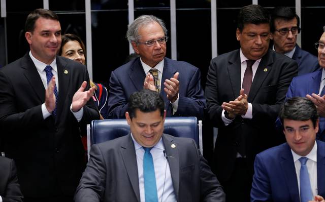 Texto-base da reforma da Previdência é aprovado