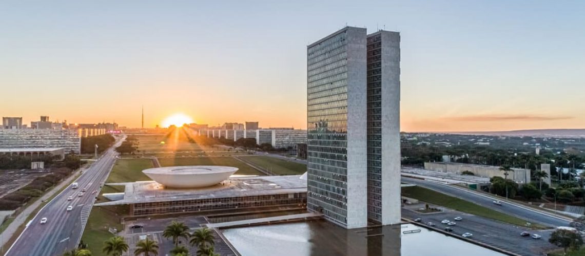 Brasília - E Eu Com Isso - Levante